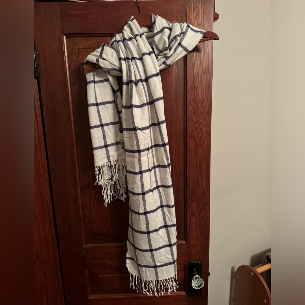 GAP Navy and White Plaid Scarf